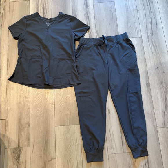 Beyond Scrubs Set - Picture 1 of 4